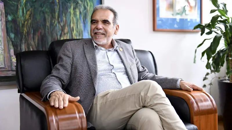 Rector reprueba el examen y pretende cometer un atraco